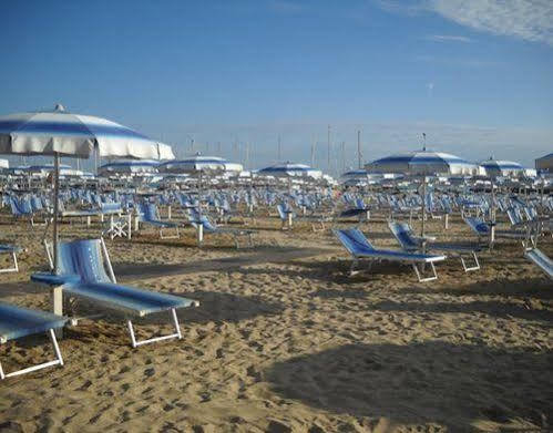 Hotel Gialpina Viserba Di Rimini Buitenkant foto